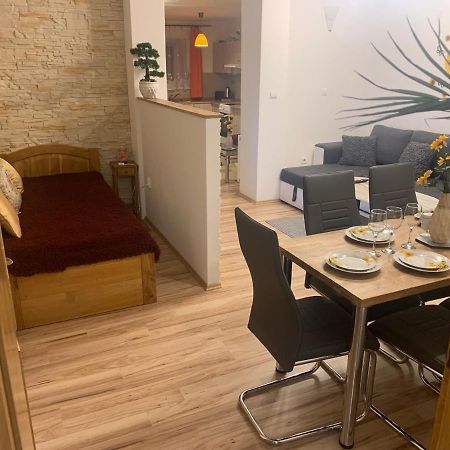 Apartman Slunecnice S Terasou Ческе-Будеёвице Экстерьер фото