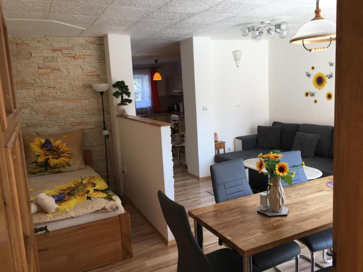 Apartman Slunecnice S Terasou Ческе-Будеёвице Экстерьер фото